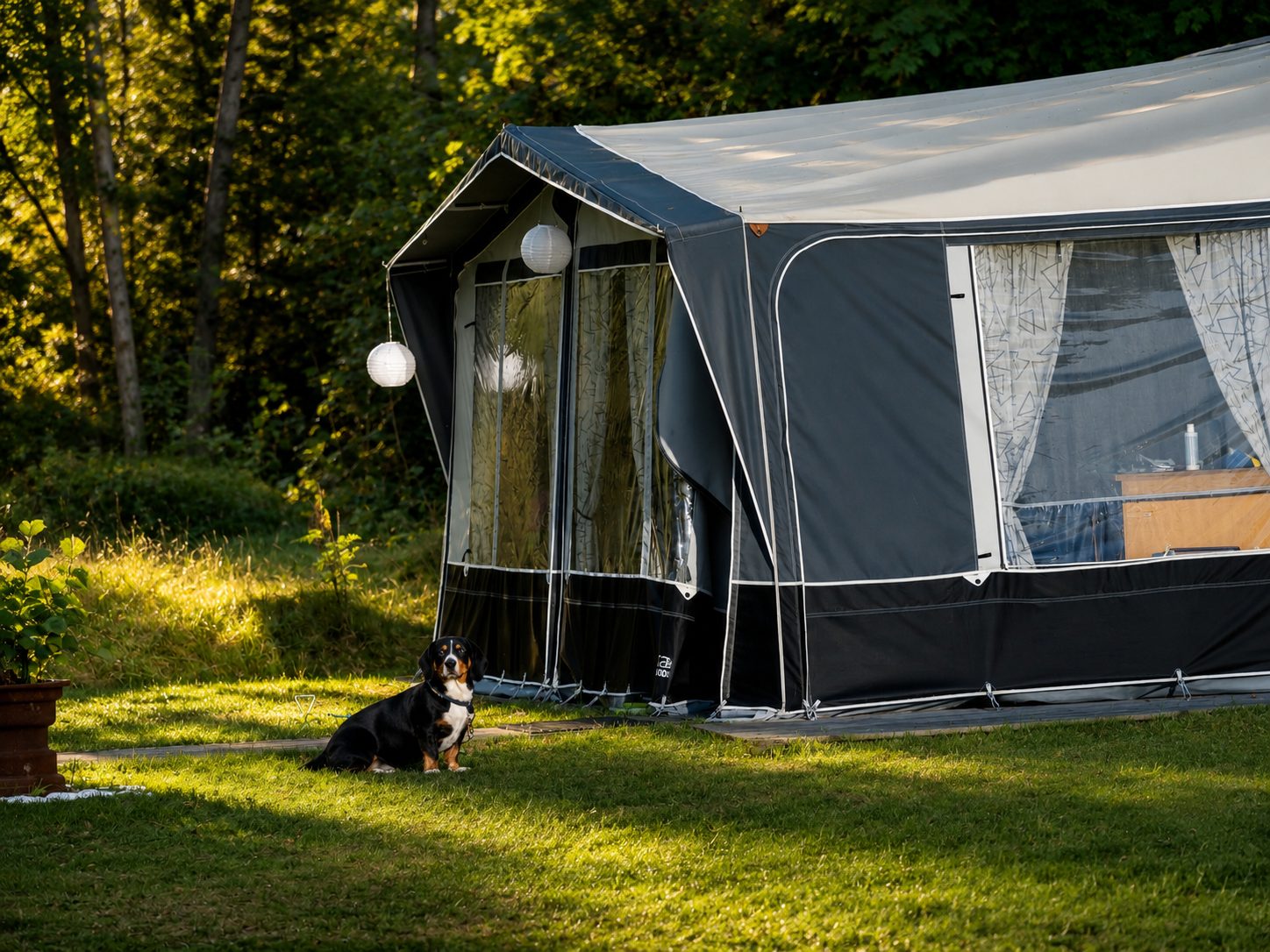 Campingplats i grönskan