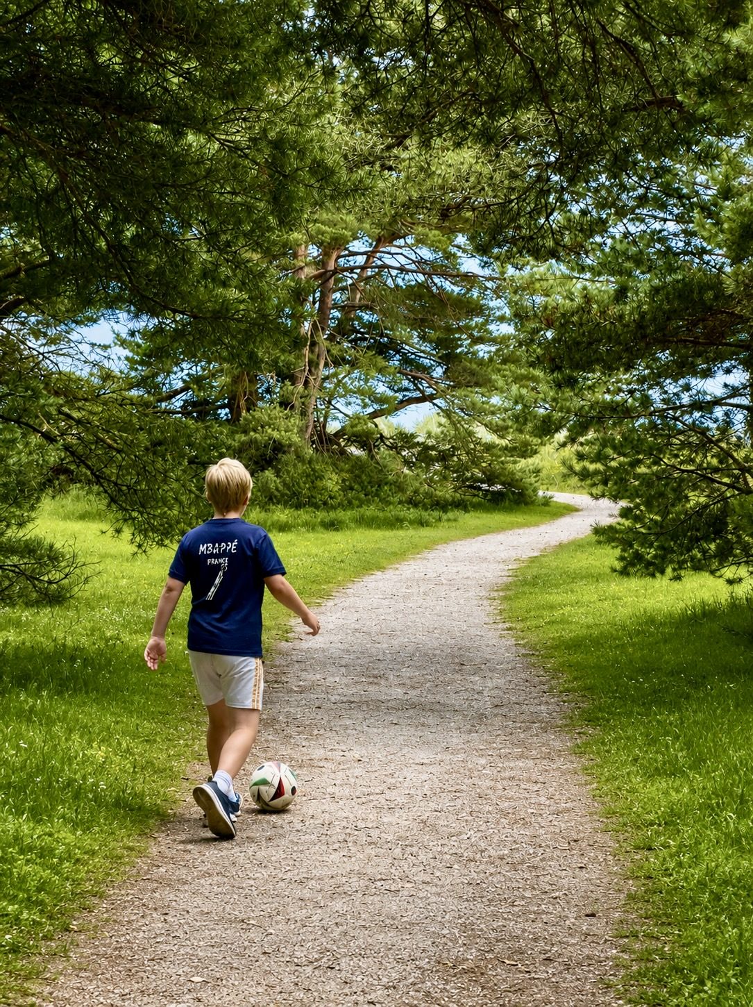 Promenad ner mot stranden